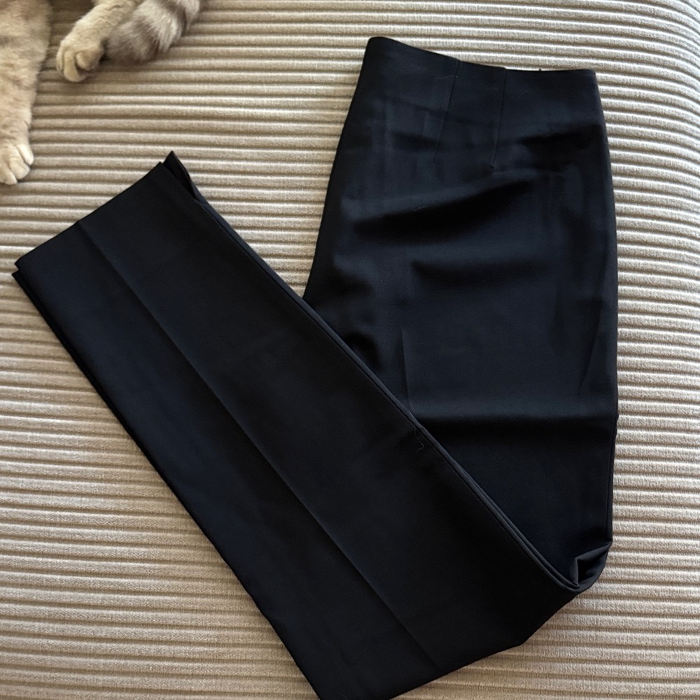 Theory black women’s virgin wool pants with side zipper, size 2
